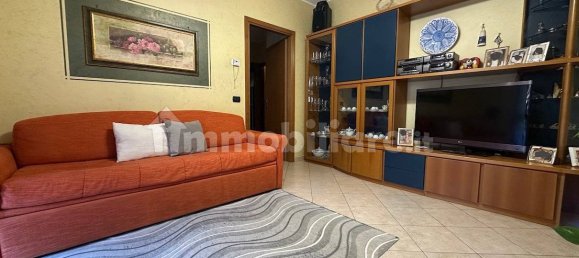 2 Schlafzimmer Wohnung in Limbiate, Italy, Nr. 316395 4