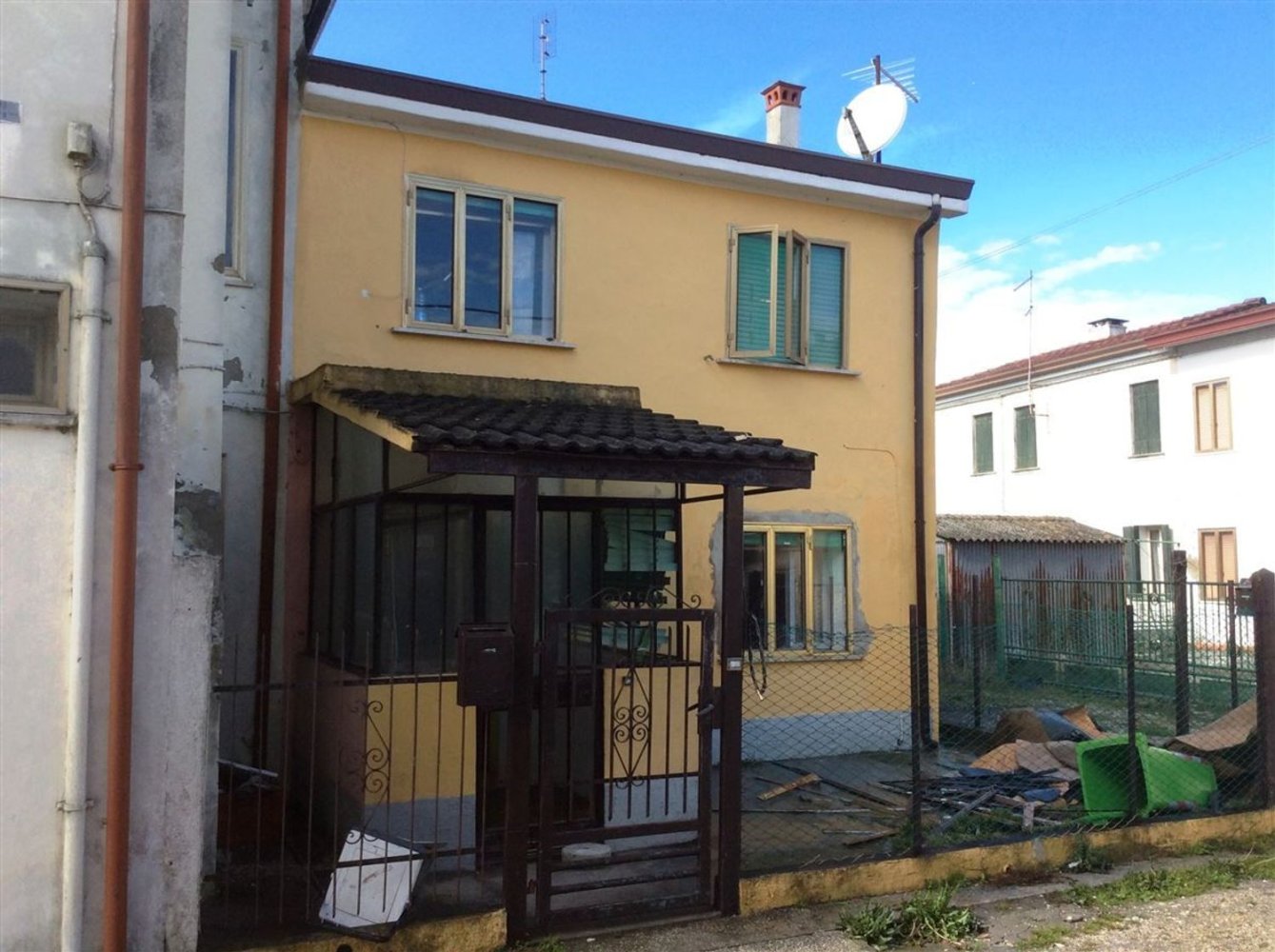 3 rooms House in Adria, Italy No. 222725
