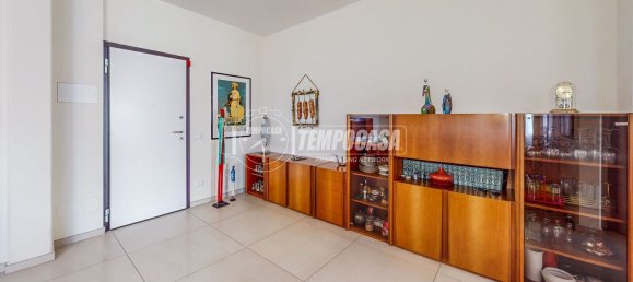 4 bedrooms Apartment in Modena, Italy No. 353656 3