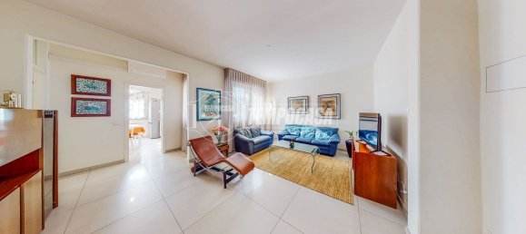 4 bedrooms Apartment in Modena, Italy No. 353656 2