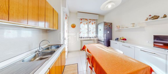 4 bedrooms Apartment in Modena, Italy No. 353656 9