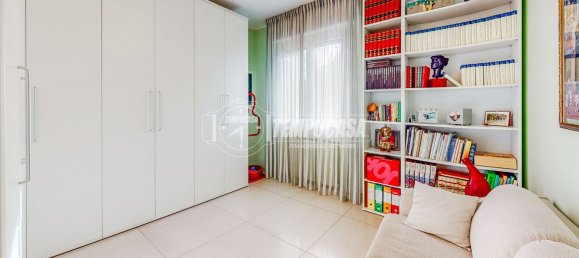 4 bedrooms Apartment in Modena, Italy No. 353656 21