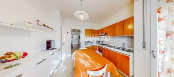 4 bedrooms Apartment in Modena, Italy No. 353656 8