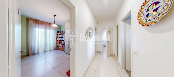 4 bedrooms Apartment in Modena, Italy No. 353656 11