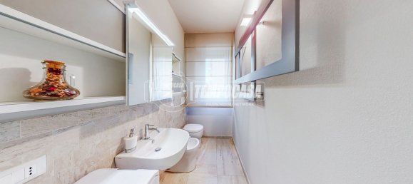 4 bedrooms Apartment in Modena, Italy No. 353656 22