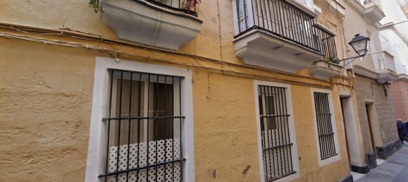 Apartamento de 3 dormitorios en Cádiz, Spain No. 157705 2