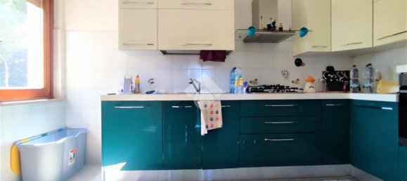 4 rooms Apartment in Perugia, Italy No. 309904 9