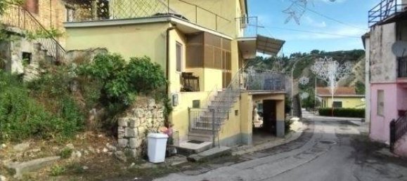 3 bedrooms Villa in Roccamontepiano, Italy No. 277314 4