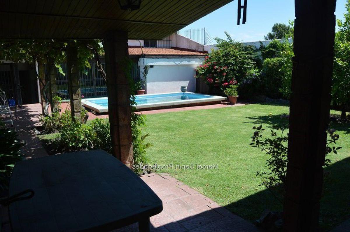 4 bedrooms House in Montevideo, Uruguay No. 10422