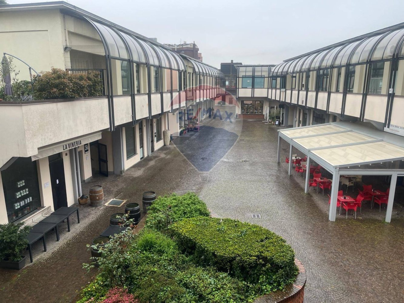 1 room Commercial property in San Donato Milanese, Italy No. 57003