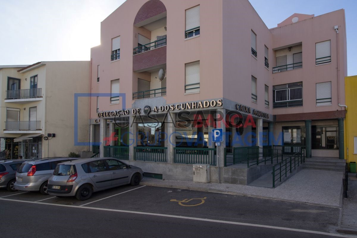 Propriété commerciale à Torres Vedras, Portugal 211m² No. 214914