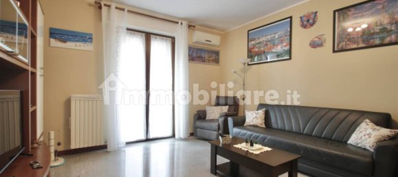 Apartamento de 2 dormitorios en Pioltello, Italy No. 74895 8