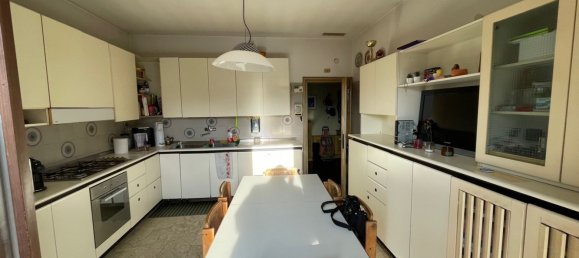 7 rooms Apartment in Venice, Italy No. 148781 2