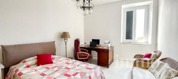 8-salle Appartement à Livorno, Italy No. 170239 10