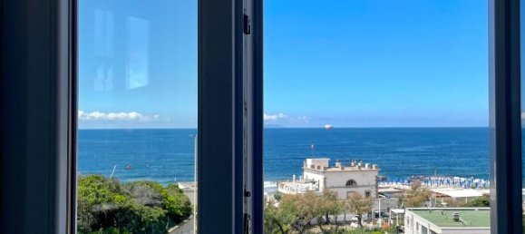 8-salle Appartement à Livorno, Italy No. 170239 7