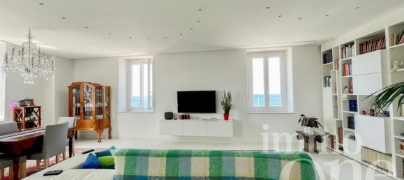 8-salle Appartement à Livorno, Italy No. 170239 32