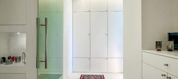 8-salle Appartement à Livorno, Italy No. 170239 30