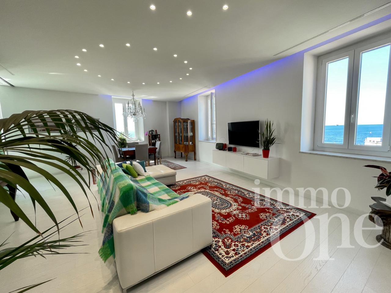 8-salle Appartement à Livorno, Italy No. 170239