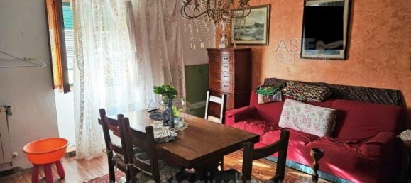 5 rooms Apartment in Livorno, Italy No. 41741 4