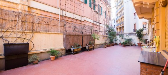 6 bedrooms Apartment in Genoa, Italy No. 352321 4