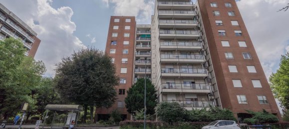 4 bedrooms Apartment in Turin, Italy No. 326855 3