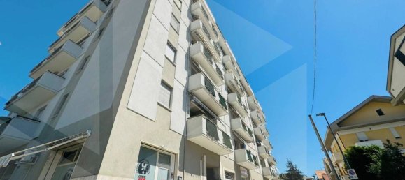4 rooms Apartment in Pescara, Italy No. 26937 2