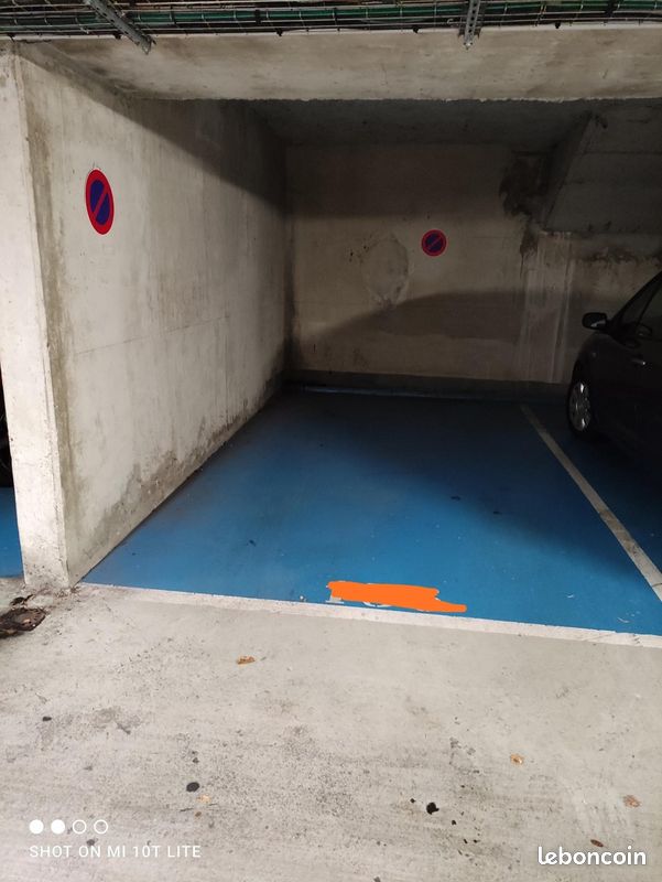  Parking in Saint-Denis, France No. 276321