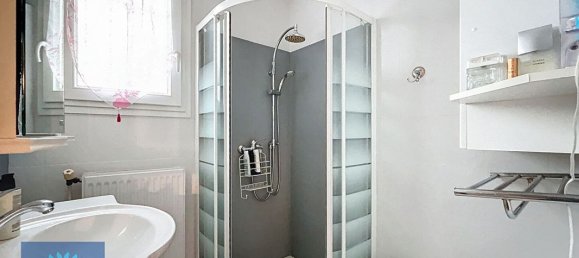 2 bedrooms House in Evry, France No. 166439 7