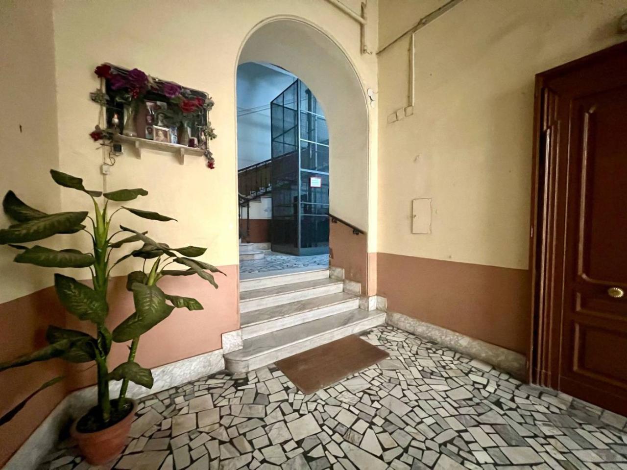 2 rooms Apartment in Naples, Italy No. 32589