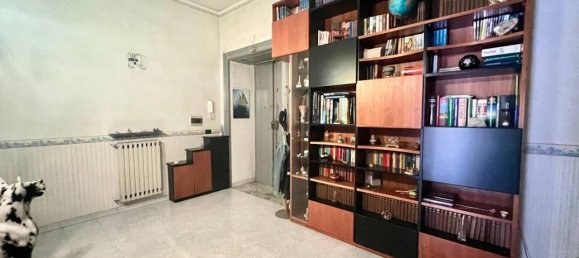 2 rooms Apartment in Naples, Italy No. 32589 2