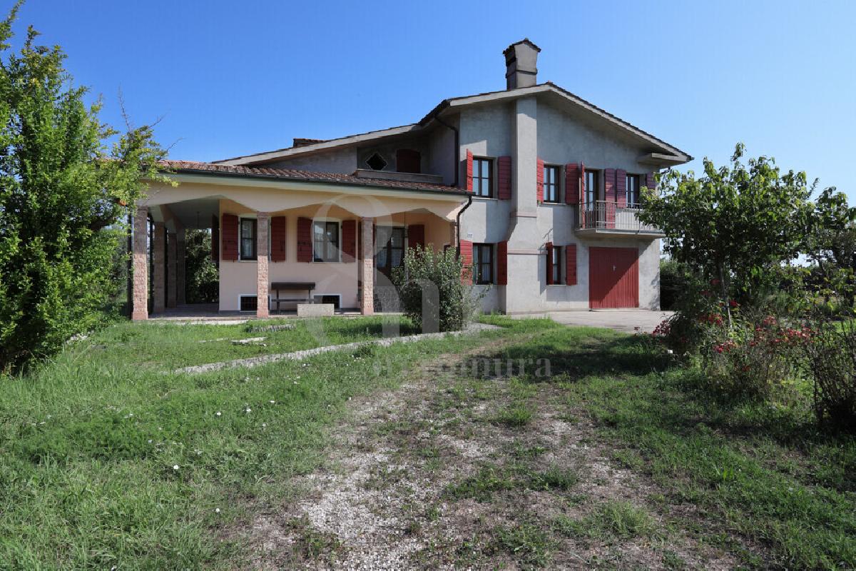 4 bedrooms Villa in Pontelongo, Italy No. 276951