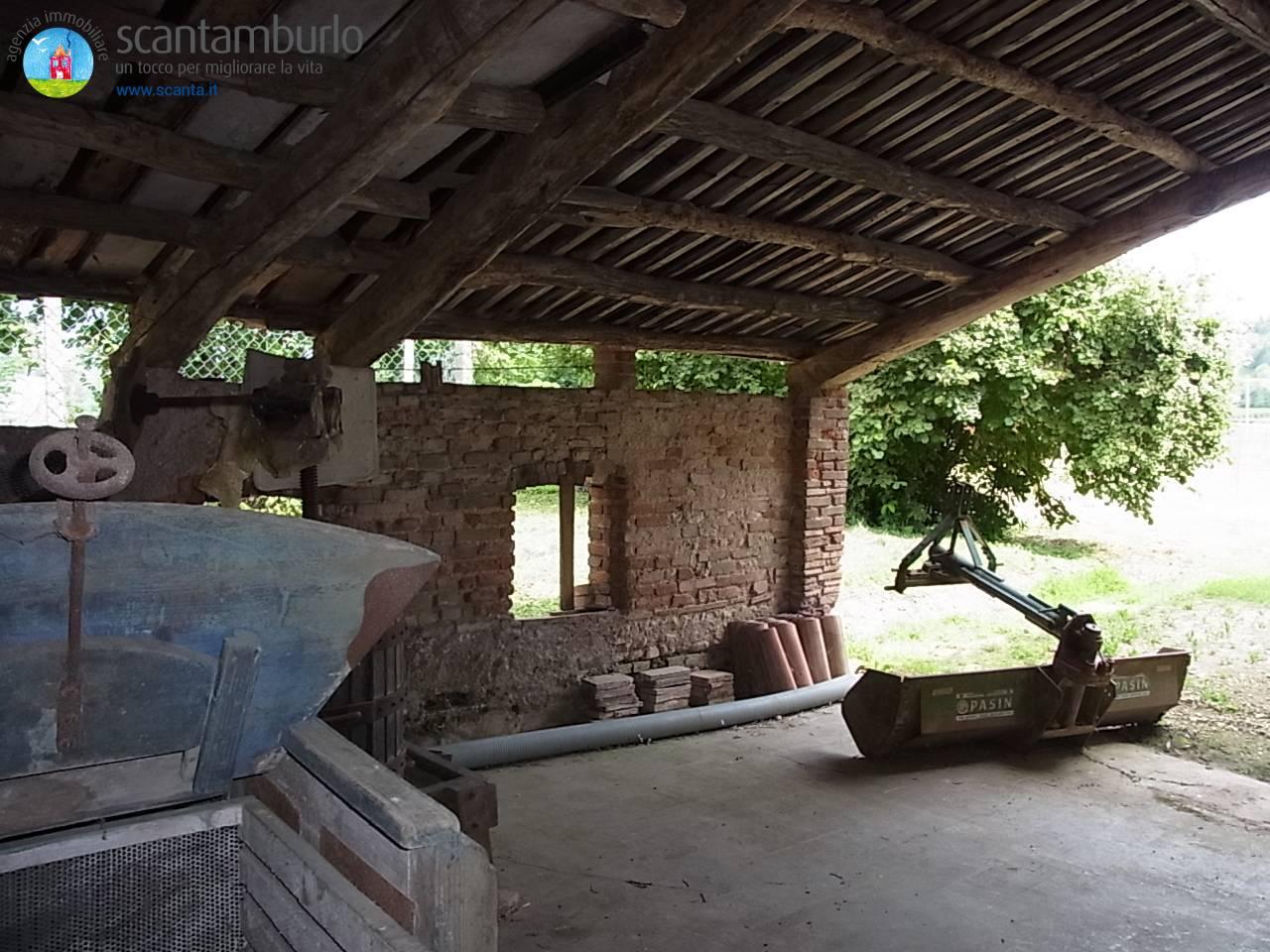 Дом с 5 комнатами в Азоло, Италия № 139914