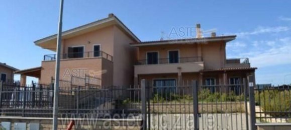 11 rooms House in Pomezia, Italy No. 97325 5