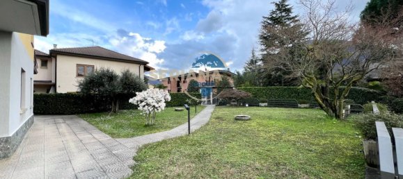 Квартира с 3 комнатами в Альбино, Италия № 191076 26