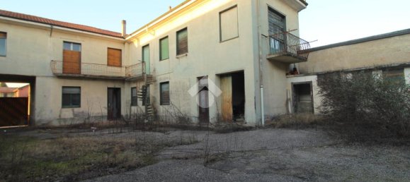 9-Zimmer Haus in Rescaldina, Italy, Nr. 119601 2
