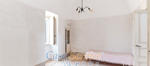 6 rooms House in Ruffano, Italy No. 59701 5