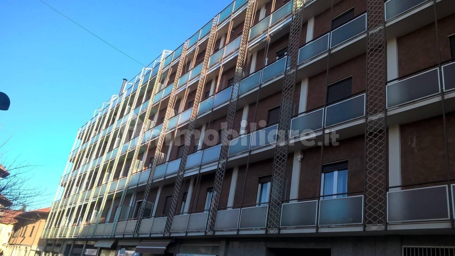 Propiedad comercial de 1 habitación en Saronno, Italy No. 160930
