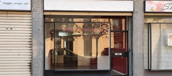 Propiedad comercial de 1 habitación en Saronno, Italy No. 160930 3