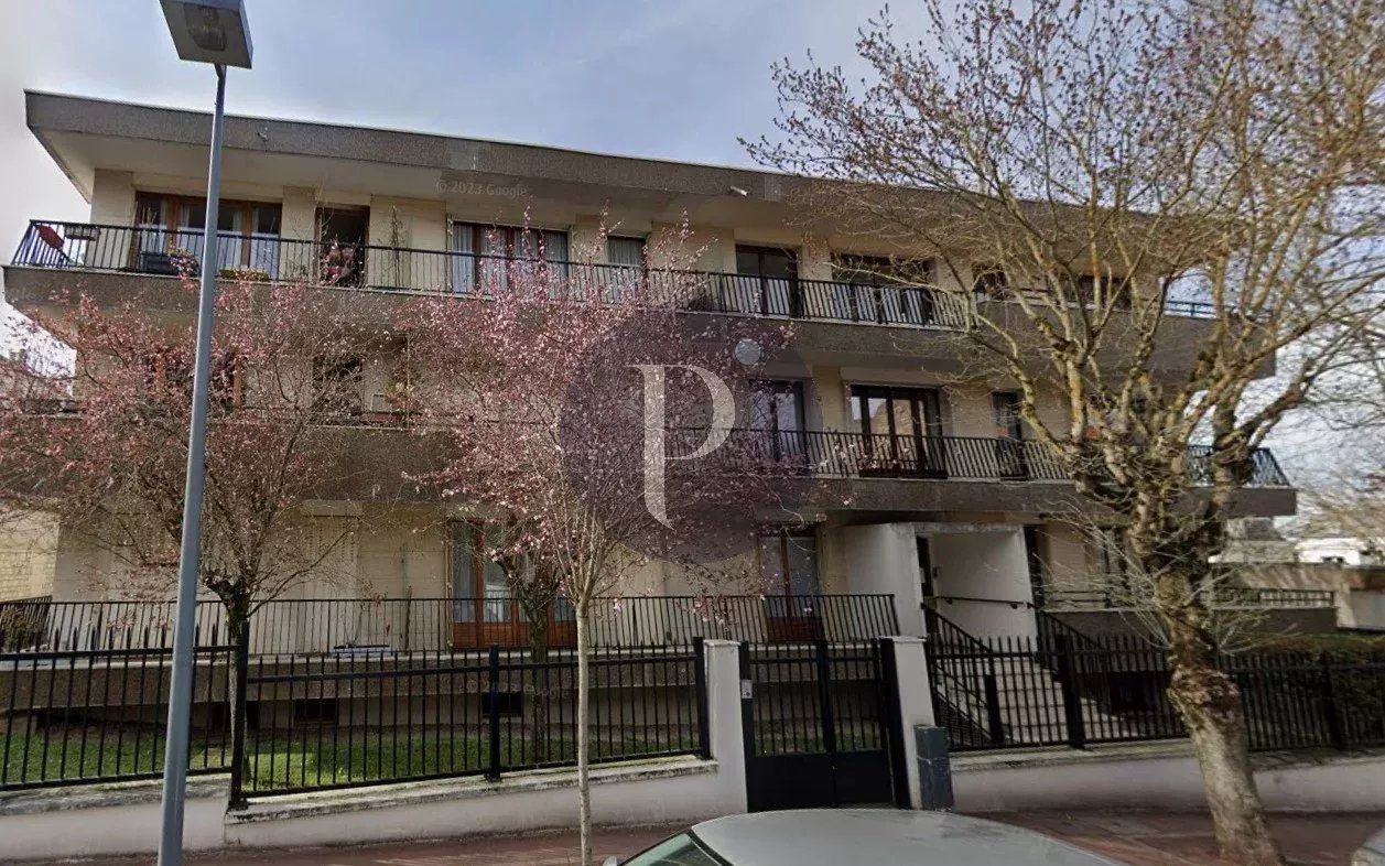 11m² Commercial property in Sceaux, France No. 169005