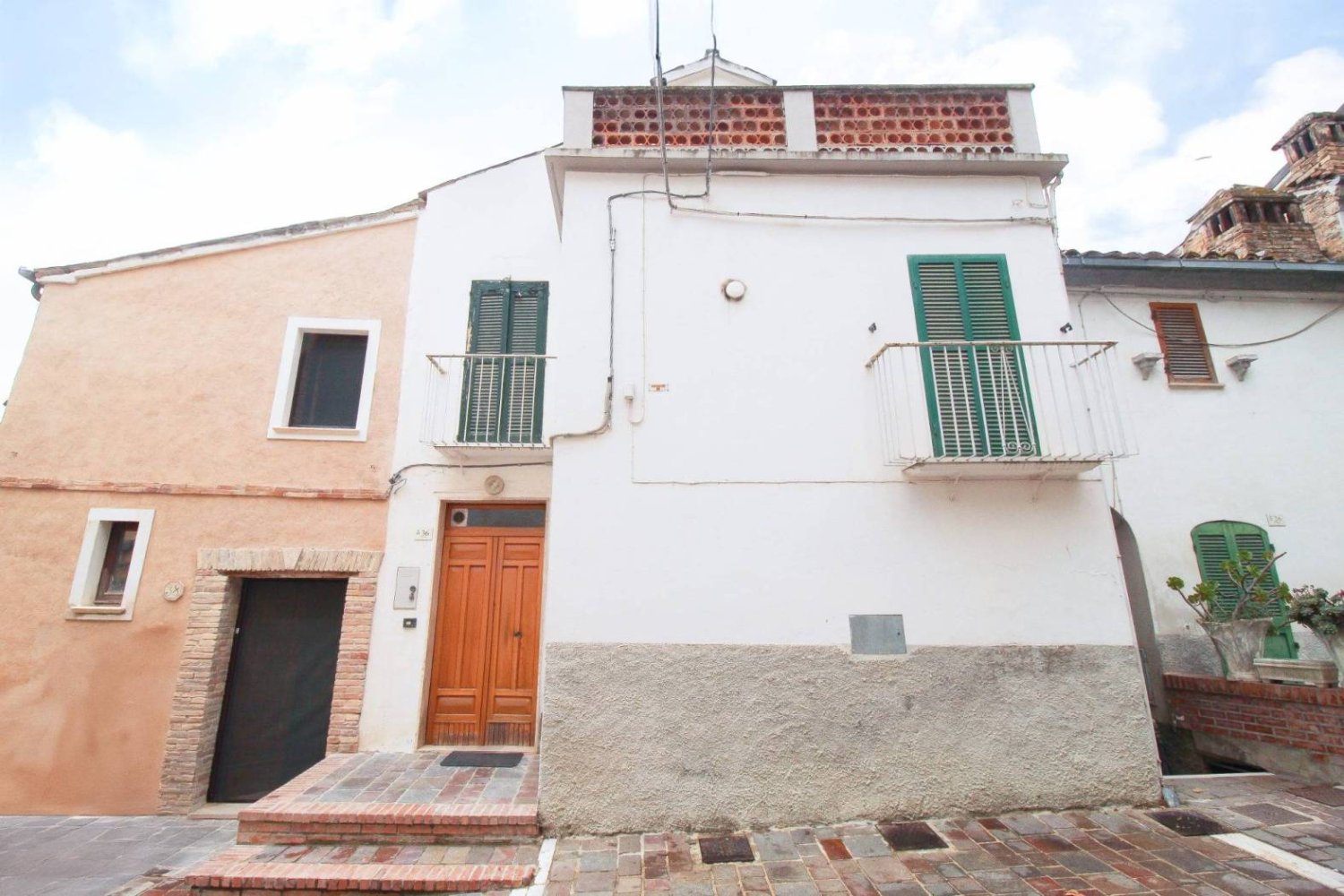 2 bedrooms House in Loreto Aprutino, Italy No. 339711