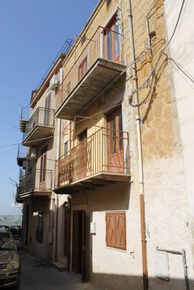 Casa de 2 habitaciónes en Cianciana, Italy No. 92545