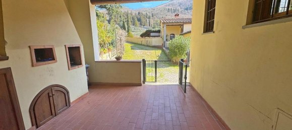 5 rooms House in Vaiano, Italy No. 11597 2