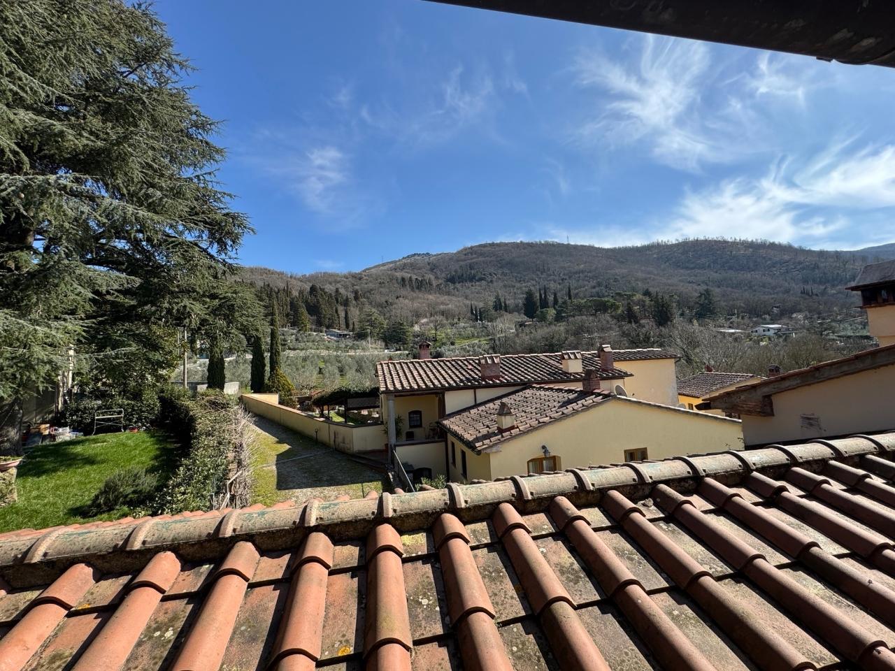 5 rooms House in Vaiano, Italy No. 11597