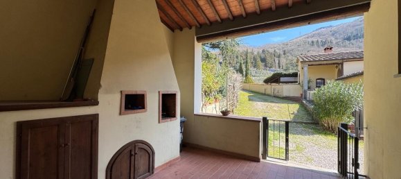 5 rooms House in Vaiano, Italy No. 11597 3