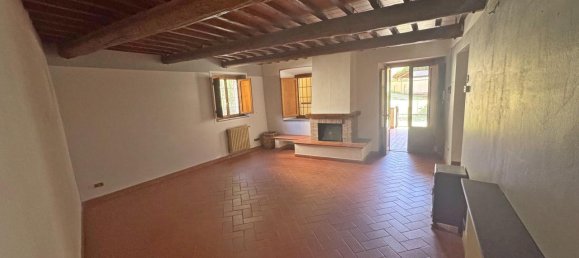 5 rooms House in Vaiano, Italy No. 11597 5