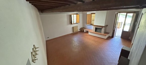 5 rooms House in Vaiano, Italy No. 11597 7