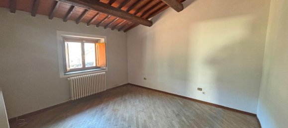 5 rooms House in Vaiano, Italy No. 11597 11