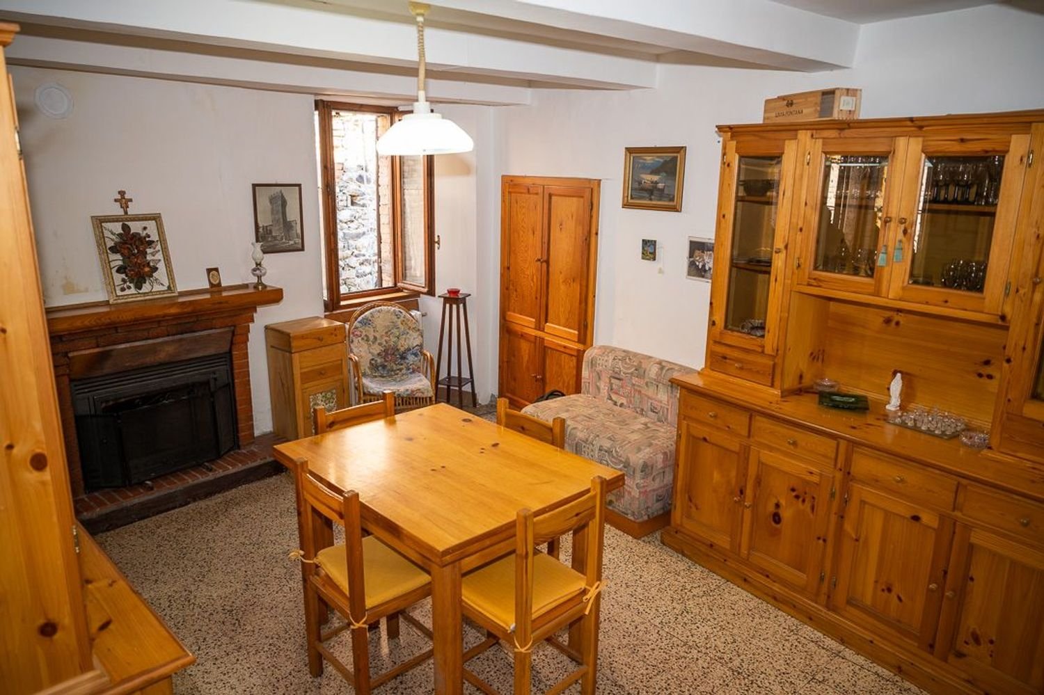 Casa de 5 habitaciónes en Comunanza, Italy No. 255273