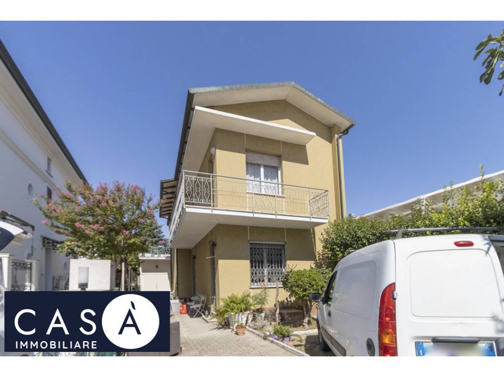 3 bedrooms House in Cesenatico, Italy No. 95603