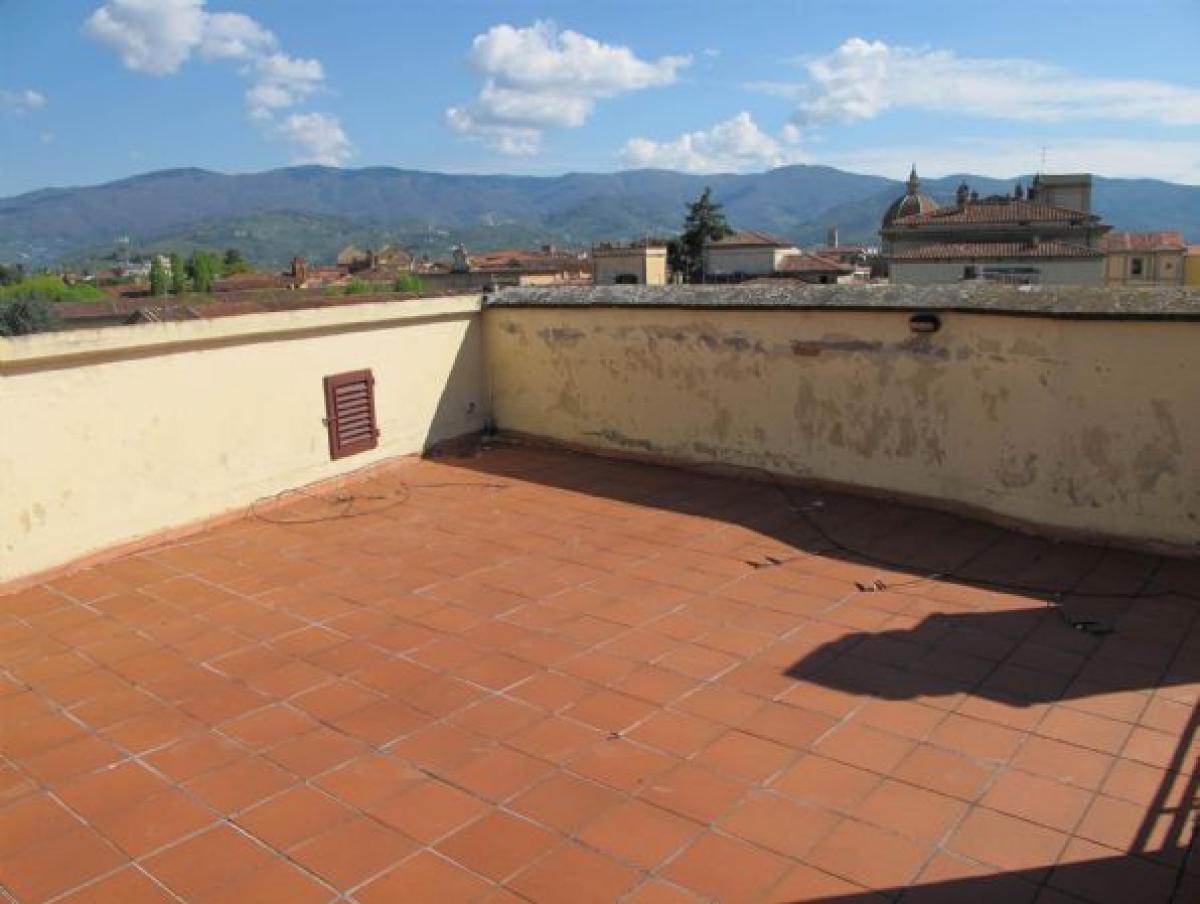 2 bedrooms Apartment in Pistoia, Italy No. 955